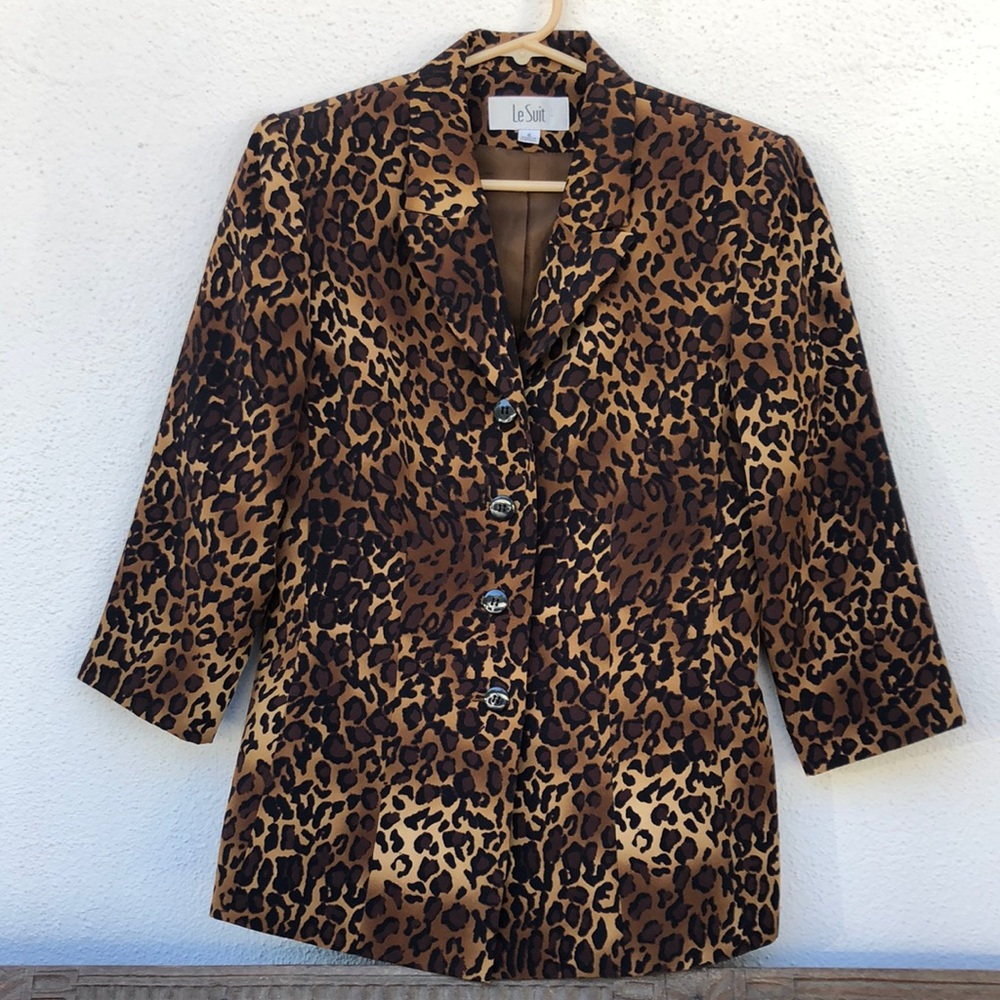Le Suit leopard print blazer with shoulder pads and elbow length sleeves